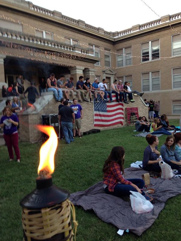 joshgdunn's tweet photo. Tiki Torches. Live Music. Blankets on the Lawn. #Collinstock14 is one minute away from going down!! Get here! http://t.co/473I7NZ5LX