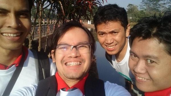 saasgard's tweet photo. @diesnatfkup kolam unpad #57thfkunpad #amazingrace http://t.co/ELxuGFFHw3