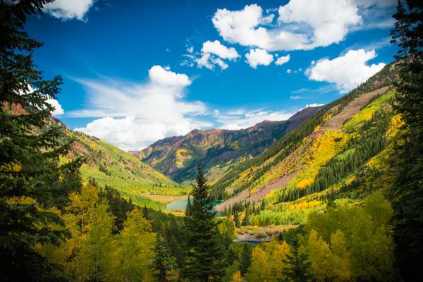 Colorado's tweet photo. Fall foliage around #MaroonBells via @AspenCO #fall #autumn http://t.co/HPpownlzdu