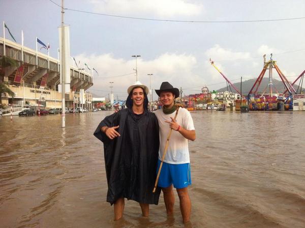 cabello97_ESP's tweet photo. Siempre tuvimos un ligero retraso y nunca cambiaremos @alescastanedo http://t.co/XQHLs2cJMN