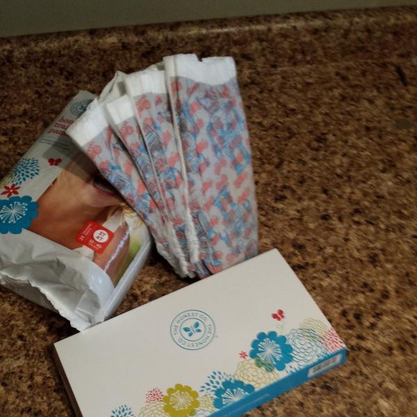 HofstraALW's tweet photo. Just received my first shipment from @Honest. So excited to try everything out and LOVING what I have tried. http://t.co/drKxXy50VF
