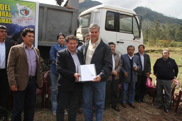 MinemPeru's tweet photo. Inician obras de construcción del primer #gasocentro en #Apurímac
http://t.co/A793Gg21xD http://t.co/36A2NQd2Dr