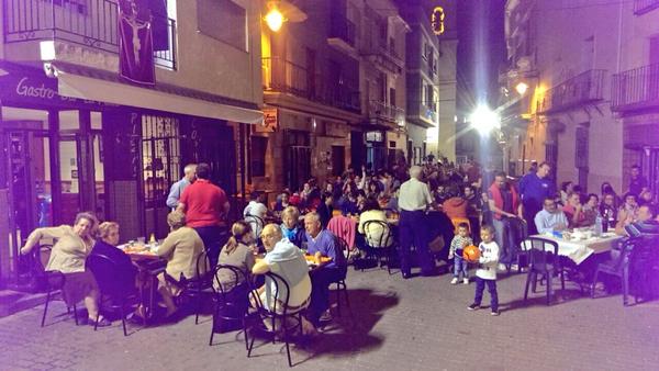 laplaza_gastro's tweet photo. Gastro en semana taurina !!!! Con la @Batukanna http://t.co/pd3QKvEVOc