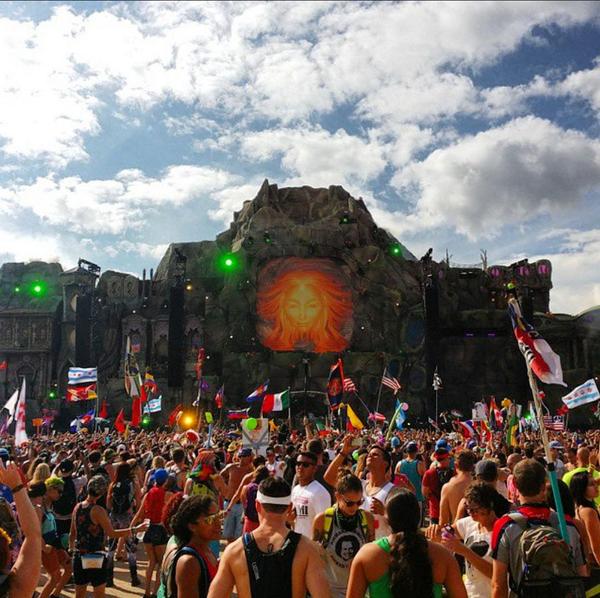 Tomorrowland365's tweet photo. The Second Chapter of TomorrowWorld is being written right now. http://t.co/gfW9oNEpH4