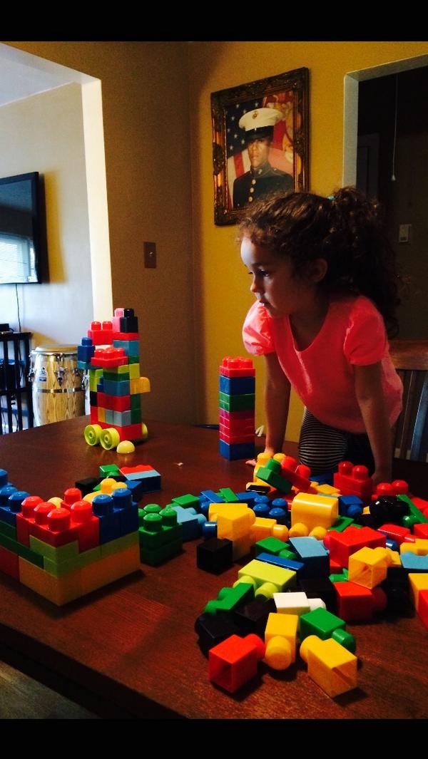 ERICGARCIA91's tweet photo. Proverbs17:6 The Glory of children are their fathers. #LEGO night with my daughter. #Rilynn #Ms.Garcia http://t.co/1PnVvAsE8t