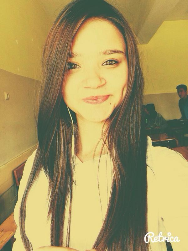 hande660's tweet image. Okuldaaa 😄