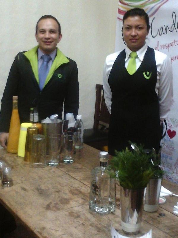 saborcandelaria's tweet photo. Charla de mixología con la CUN http://t.co/5TZzrrxKtD