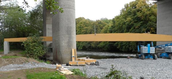 cedarlan's tweet photo. 1 of 2, Serious engineering...Installation of the bridge on target, main beams and secondary beams fitted..... http://t.co/FcMkQln6jW