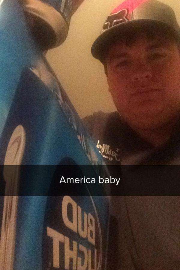 MyFlings's tweet photo. Merica #americababy #lightbeer #lightwater #bud #myflings #flingapp #flingscreenshot http://t.co/7XIGn9bFF3