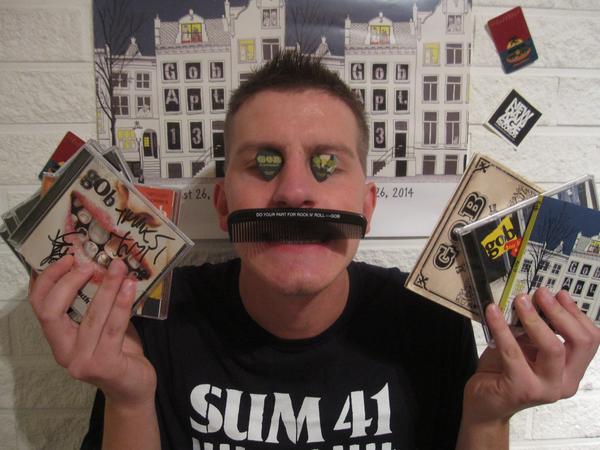 TomiT14's tweet photo. @FansiteConnect @gobband Here's mine. And yes, that's my normal Friday Night look. #GotGob @TomThacker41 @gabegob http://t.co/wimim1cyb1