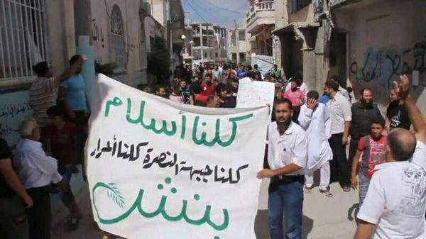 #سوريا..إستجابة واسعة لجمعة
 #المدنيون_لاينقصهم_قتلة_دوليون 
وأكثر من100مظاهرة نددت بهجمات التحالف
على  #جبهة_النصرة