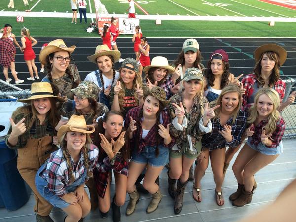 ashlynGUYDOS's tweet photo. Senior Ladies ❤️ #HIXA http://t.co/naKZvzZAPb
