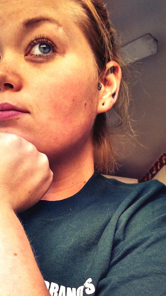 kaylaskookinem's tweet image. #thinkmode #bored #solo