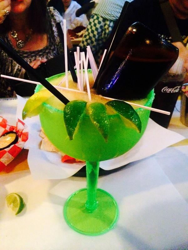 PaxBuckley's tweet photo. 45oz dosarita with a negro in place of the dos Equis... http://t.co/8oQ15I0p1X