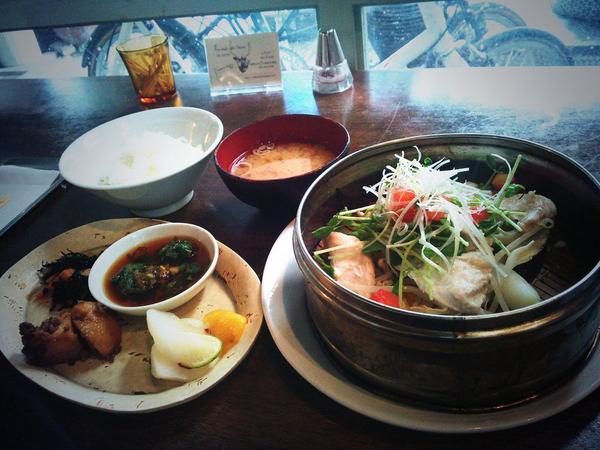 TorgerF's tweet photo. 初めて入ったカフェでランチ♪これで1000円切るとは！オシャレなのにお値打ち?食べたら+act迎えに行くぞい?? https://t.co/WY4PTmHkYd