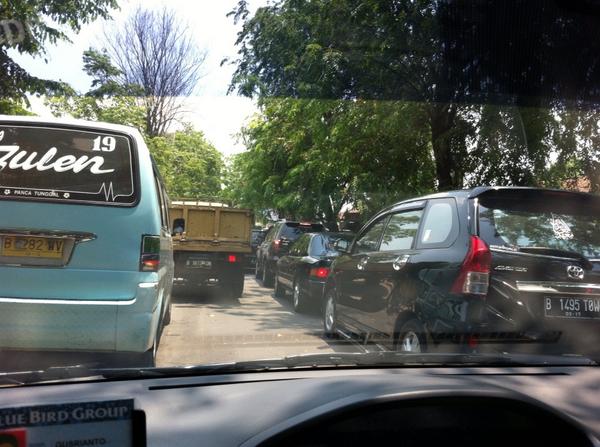 Jl kl malang dr cipinang bali ke arah gudangseng lnjt ke TL halim padat merayap@SonoraFM92