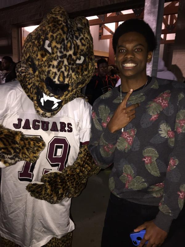 Kai_Jullian's tweet photo. #Colonialnation #BeatAppo 😂😂 http://t.co/pe1q8IbwAw