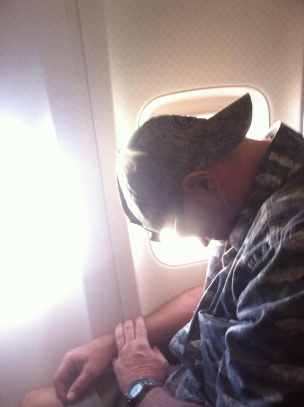 roberitto0's tweet photo. Uncle bill kills a whole jar of shine before the flight 😂😂 http://t.co/569jeoCOFp