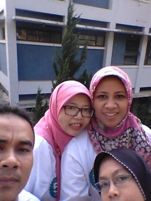 adeapon's tweet photo. @diesnatfkup gedung biru #57thfkunpad #amazingrace http://t.co/bPzBRz7fBE