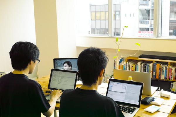 federkasten's tweet image. developing with remote members via Skype. #clojurecup
