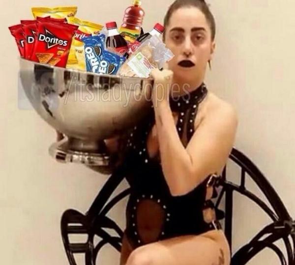 OttomanG's tweet photo. Gaga en los VMA's y como la dejaron en las nominaciones de los EMA's http://t.co/PdQqU8wQRT
