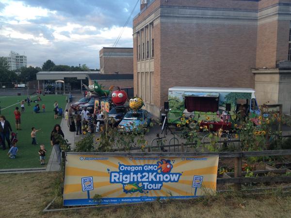 Right2KnowTour's tweet image. We're at #ChapmanElementary (NW Quimby St &amp;amp; NW 27th Ave) in Portland  #SwiftWatch @Right2KnowTour #YesOn92 SHOW SOON!