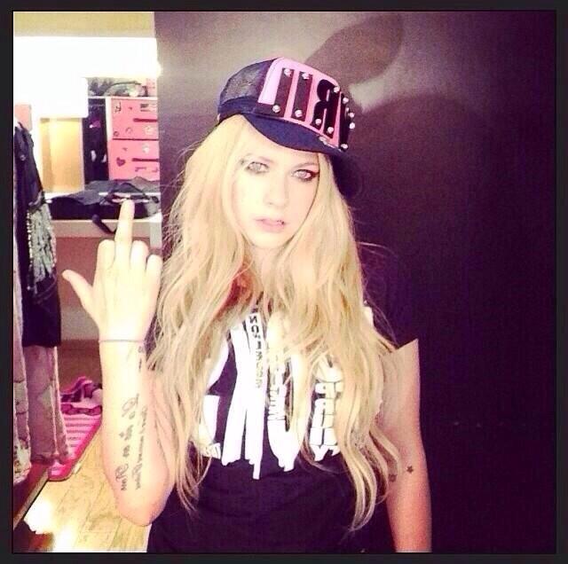 Happy birthday Avril Lavigne   