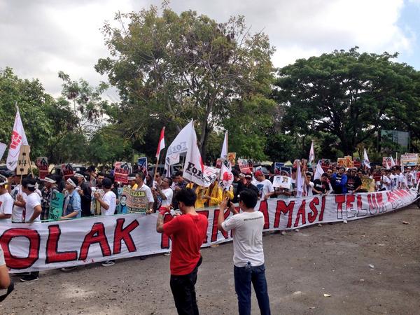ForBALI13's tweet photo. Now! #BERGERAK #TolakReklamasiTelukBenoa #BatalkanPerpres51th2014 http://t.co/POIkl6q2LC