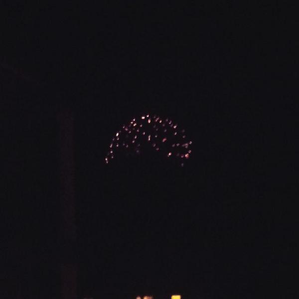 neydabear's tweet photo. People throwing fireworks near my apartment, thanks 😁💕😀💁 http://t.co/i1NrMqfeUL