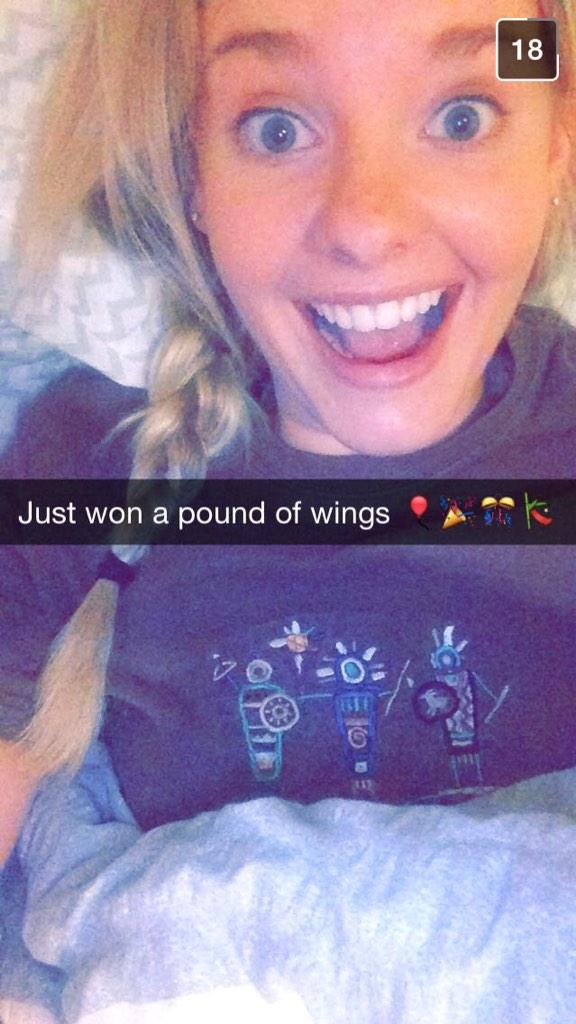BrookeAMcBain's tweet photo. CONGRATS goes to @RBradl #poundofwings #share http://t.co/fyjeZ2IaG2