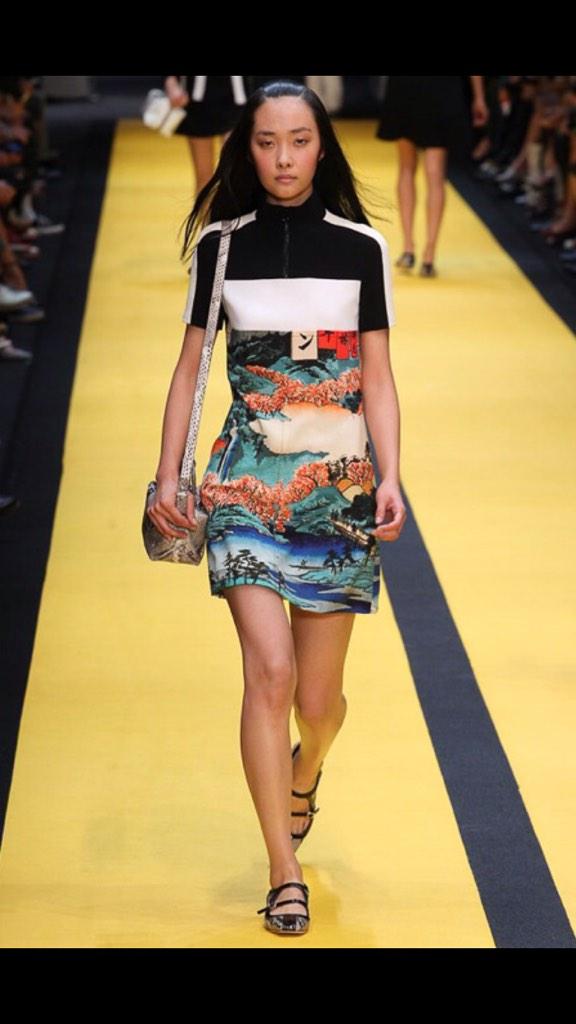 collection_snap's tweet photo. Carven
#fashion #pfw14 #Collection http://t.co/Cw0H8xNPjp