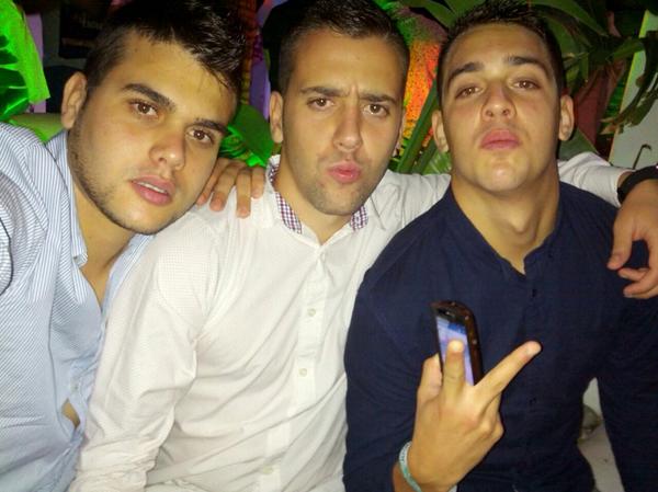 Los_Colegas's tweet photo. http://t.co/8oLDbjSaw4