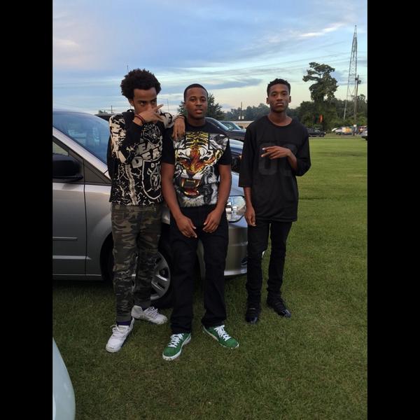 LA100BAND's tweet image. #crvm ♣️✊