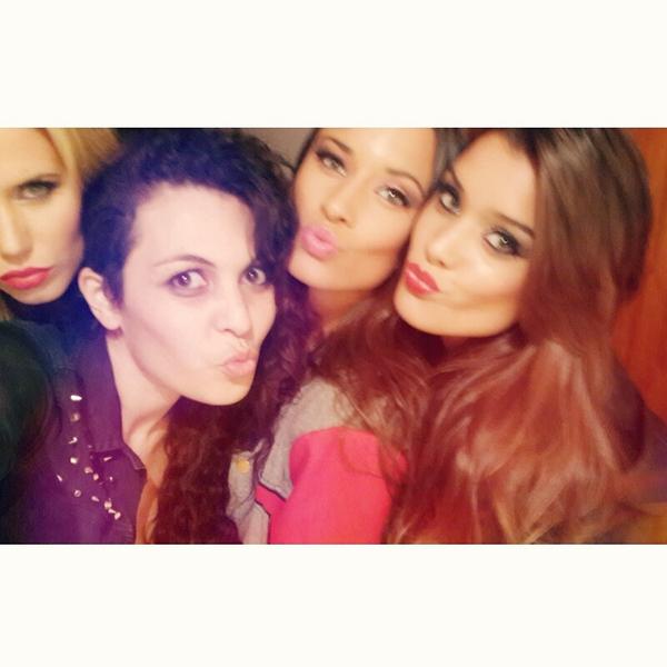 YannyWasinger's tweet photo. #session #day @CamilaCavallo @paulibuena @SilvestriAnabel 😊😚 Bellasss http://t.co/jfTA1BDFSG