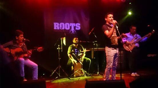 GFCaramelo's tweet photo. Muy buena noche en #salaroots
Mañana nos vemos en #velezrubio #almeria #pubblue
A las 01:00h
#Besosdecaramelo http://t.co/gxmVs5JJbJ