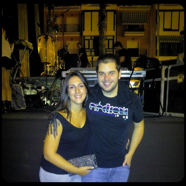 Marta_nicolas's tweet photo. Buen comienzo de las fiestas de Santomera! #verbena #RoyalMusic #mitrompetista @Joaky21 http://t.co/5zIy1uUOpI
