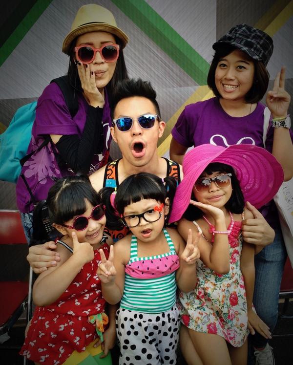 fero_walandouw's tweet photo. #InboxAwards2014 ft. Trio Kecebong @InboxSCTV_ @SCTV_ @optikseis http://t.co/KM3wjsZAf8