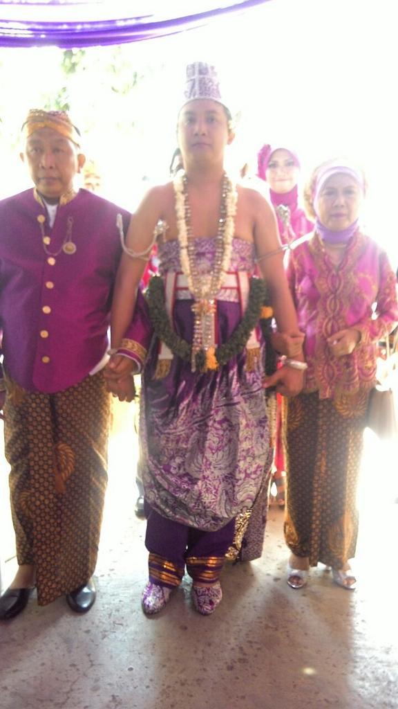 Pareidolia_INA's tweet photo. Selamta kepada vocalis kami @irfannovyansyah yg hari ini mulai menempuh hidup baru. Semoga sakina mawddah warohmah. http://t.co/C6Y6YmH7cE