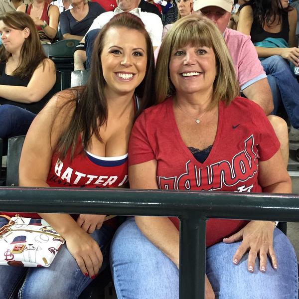 ashleyheather11's tweet photo. #CardinalNation #STLCards @NancyHeather #stlfanphoto #ChaseField #motherdaughter #LetsGoCardinals @FSMidwest http://t.co/npsCo9c0MP