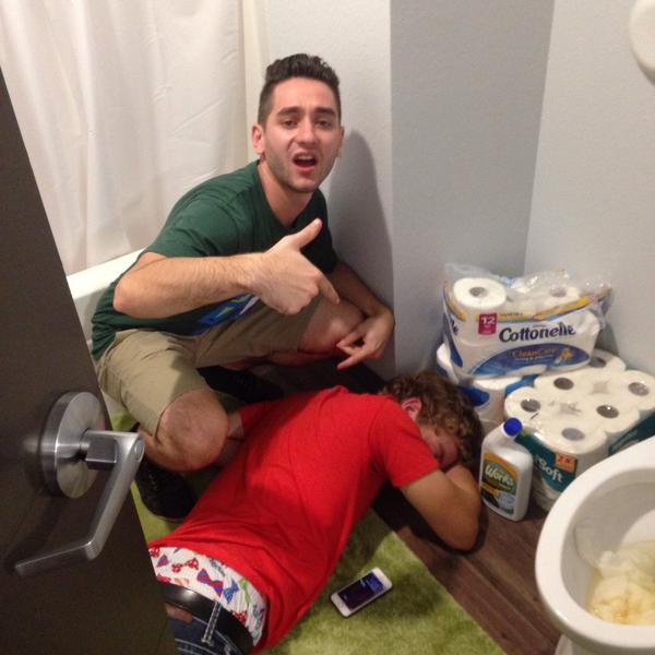 DylanGusman's tweet photo. We live for this shit. @SCHEMENEMENEMEN @WorldStarFunny @StoutPassouts @Wreckin_RF32 http://t.co/K8MLtBPPWh