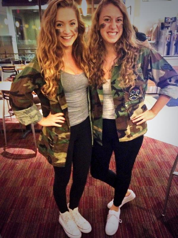 alyssadavis1027's tweet photo. Twins or nah #definitelytwins http://t.co/AvM3ZbfIT9