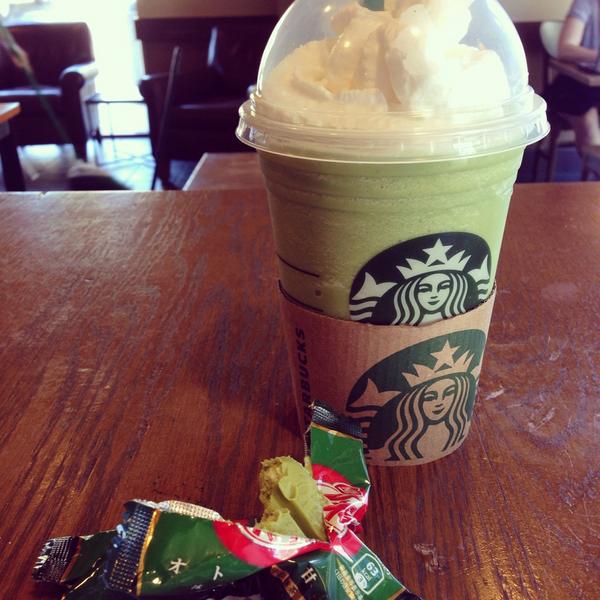 breddee's tweet photo. Green day . TGIF #greentea #starbuck http://t.co/2SGGQ1NAn7
