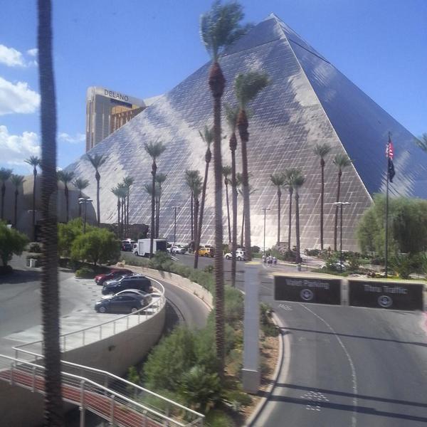 440ent's tweet photo. A view of my hotel Luxor from the metro train..#VegasLife #LuxVegas http://t.co/S2iGbfFKSD