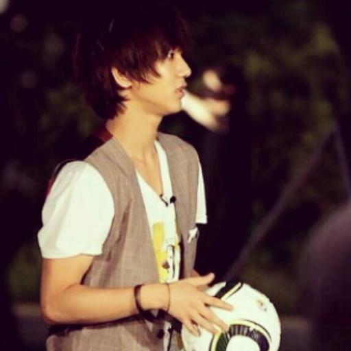 imYihai's tweet image. #aSenseofhumor with #Yesung~
He looks so cute with his ball &amp;gt;&amp;lt;
