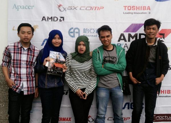 Fikrul19's tweet photo. Eksis bareng sebelum Seminar AMD di Museum Geologi.. #AMDUBSI http://t.co/rNErpt25G8
