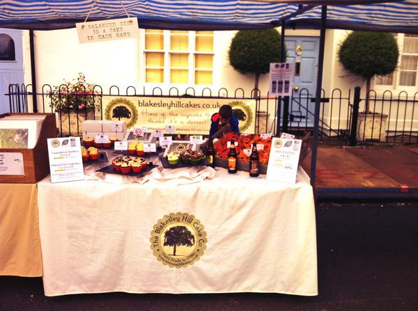 nbetts1966's tweet image. Ready for the off @DeddingtonFMkt Full range of #cupcakes &amp;amp; @HookyBrewery #Buffins #nomnom #EatLocal