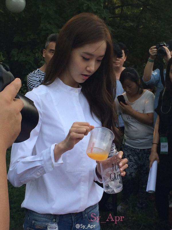 [PIC][27-09-2014]YoonA tham dự sự kiện “Innisfree PLAY GREEN Festival 2014” tại Seocho Culture & Arts Park vào chiều nay Byhl0VmCEAAgOLD