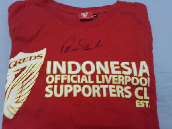 lolloOoNyaTiga's tweet photo. Thank's to @MalaysiaLFC god @Robbie9Fowler sign shirt's  @BIGREDS_IOLSC @BR_JKT #LfcstoreKL http://t.co/jAUQ4aNxJu