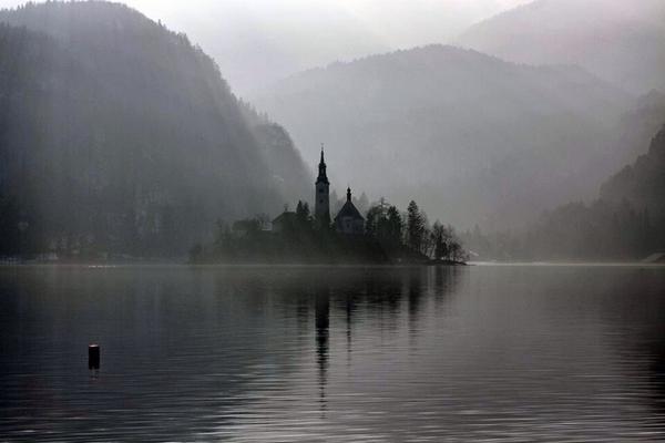 Gabriele_Corno's tweet photo. Mystic Bled ..... #Slovenia http://t.co/bEfSAJUHIC