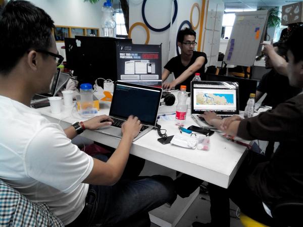 UNGlobalPulseAP's tweet photo. Seandainya semua pengguna jalan tol bisa bikin app.... #Data4ID http://t.co/rwXppuxhdI